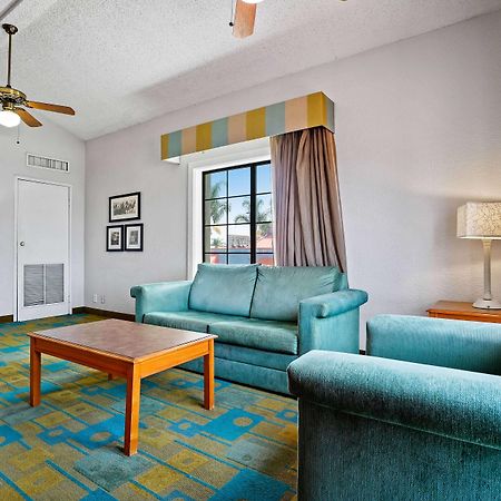 La Quinta Inn By Wyndham Costa Mesa Orange County Extérieur photo