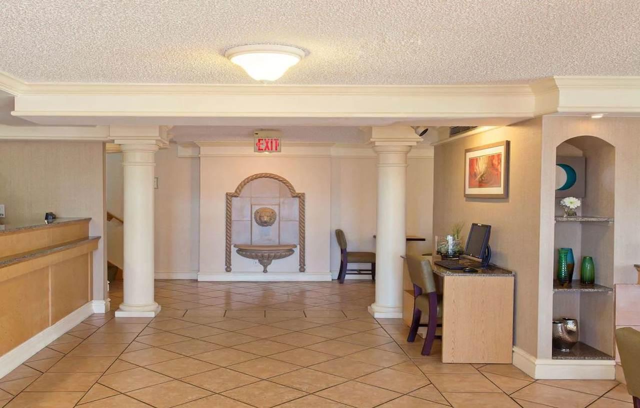 La Quinta Inn By Wyndham Costa Mesa Orange County Extérieur photo