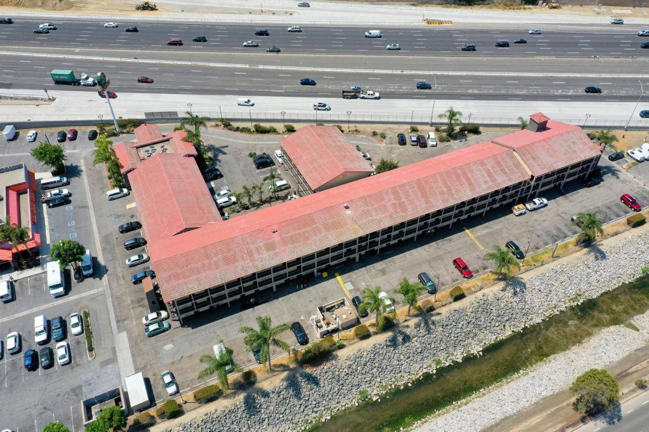 La Quinta Inn By Wyndham Costa Mesa Orange County Extérieur photo