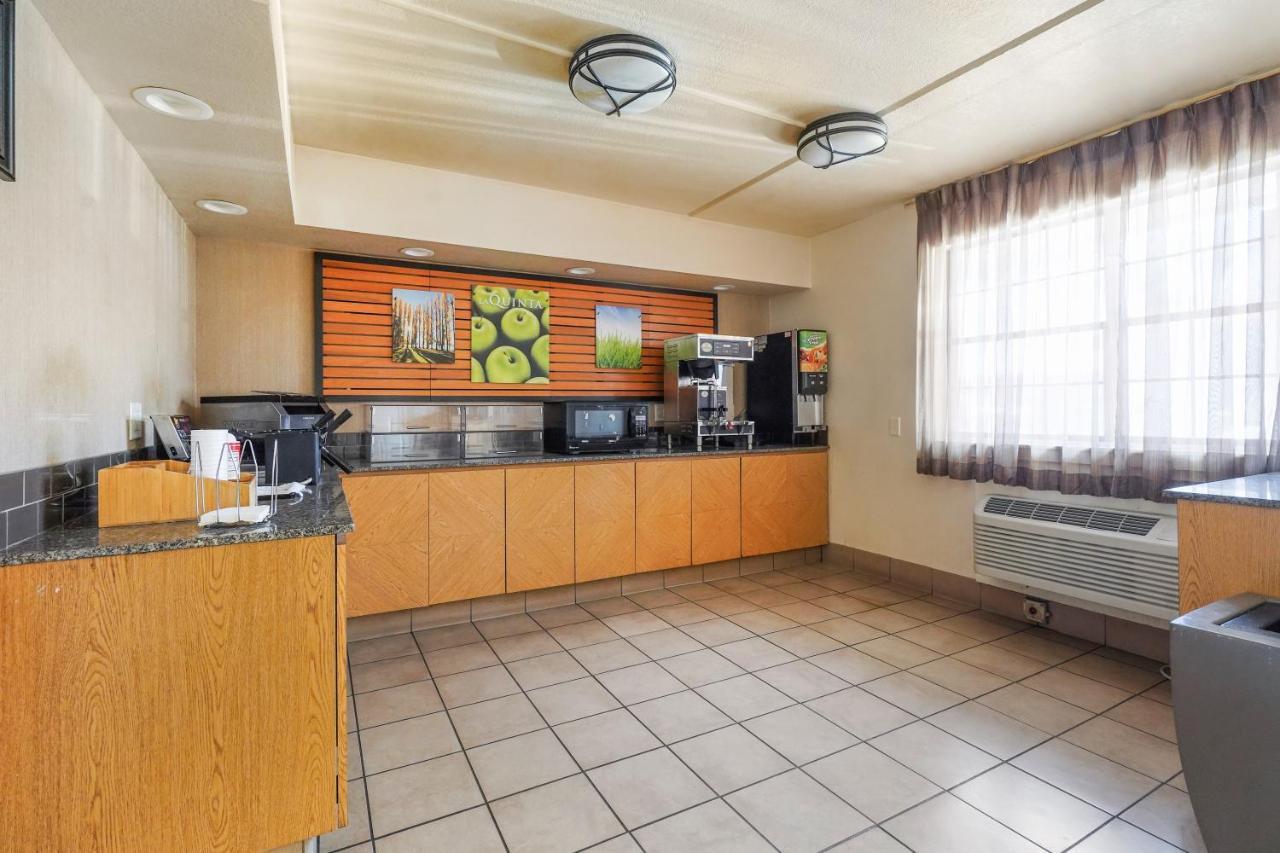 La Quinta Inn By Wyndham Costa Mesa Orange County Extérieur photo