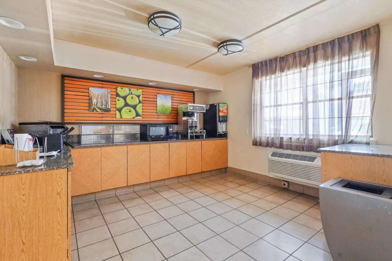 La Quinta Inn By Wyndham Costa Mesa Orange County Extérieur photo