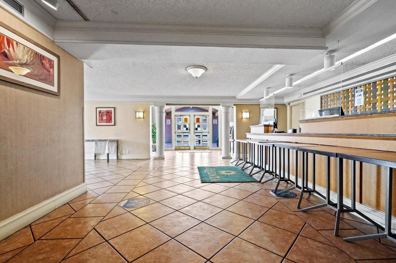 La Quinta Inn By Wyndham Costa Mesa Orange County Extérieur photo
