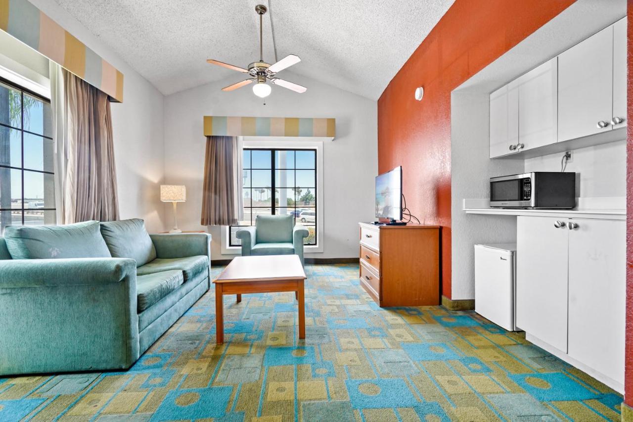 La Quinta Inn By Wyndham Costa Mesa Orange County Extérieur photo