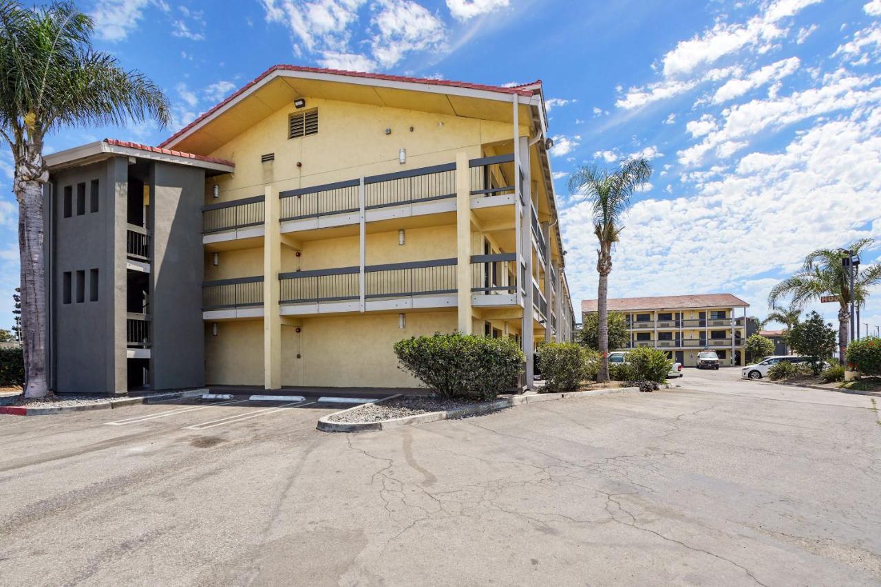La Quinta Inn By Wyndham Costa Mesa Orange County Extérieur photo