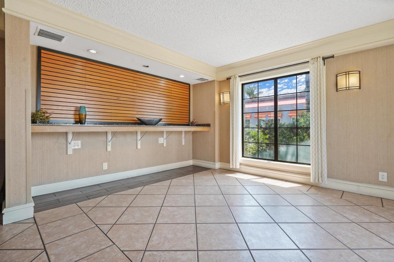 La Quinta Inn By Wyndham Costa Mesa Orange County Extérieur photo
