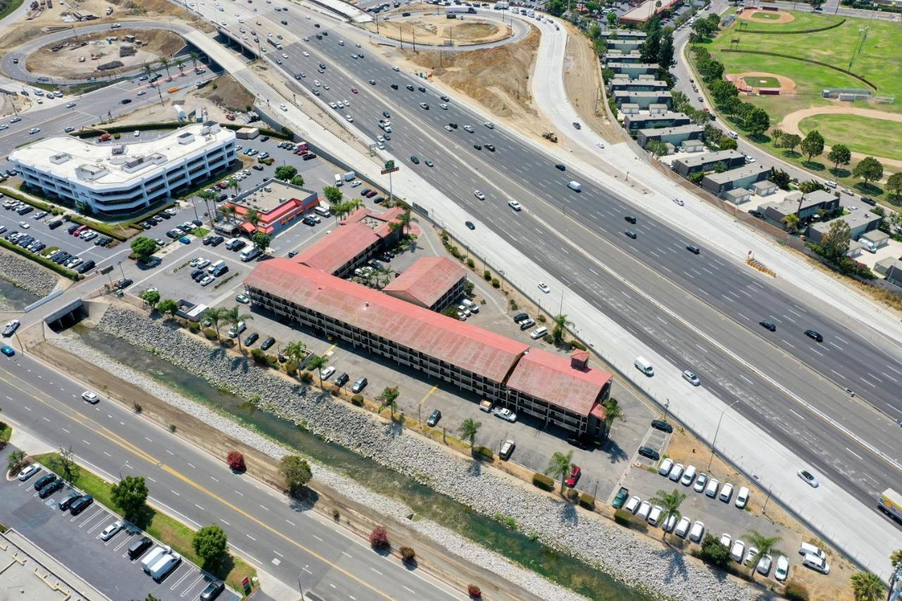La Quinta Inn By Wyndham Costa Mesa Orange County Extérieur photo