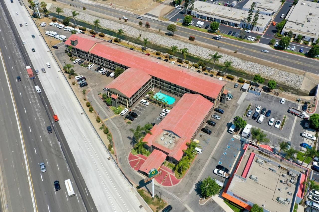La Quinta Inn By Wyndham Costa Mesa Orange County Extérieur photo