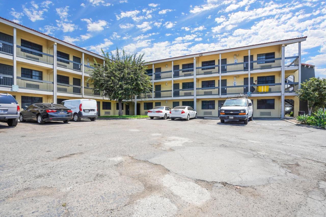 La Quinta Inn By Wyndham Costa Mesa Orange County Extérieur photo