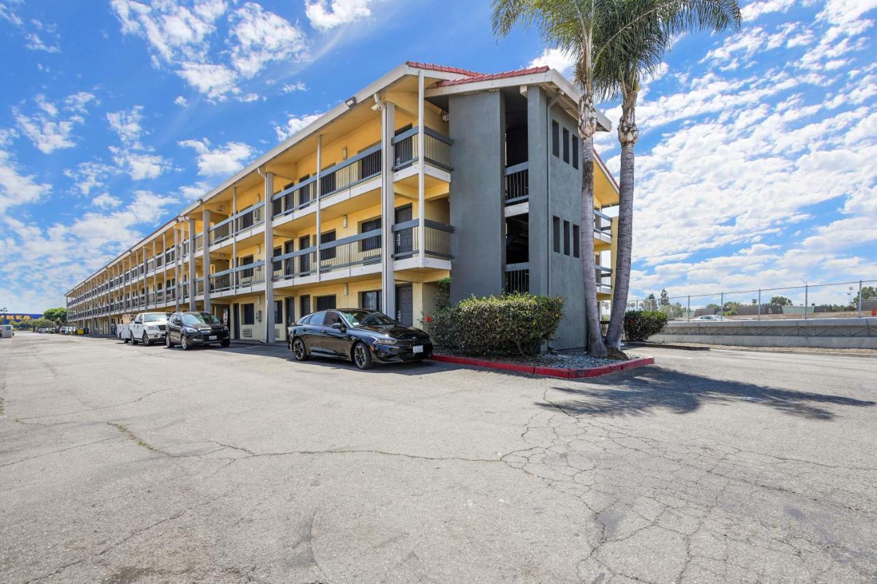 La Quinta Inn By Wyndham Costa Mesa Orange County Extérieur photo
