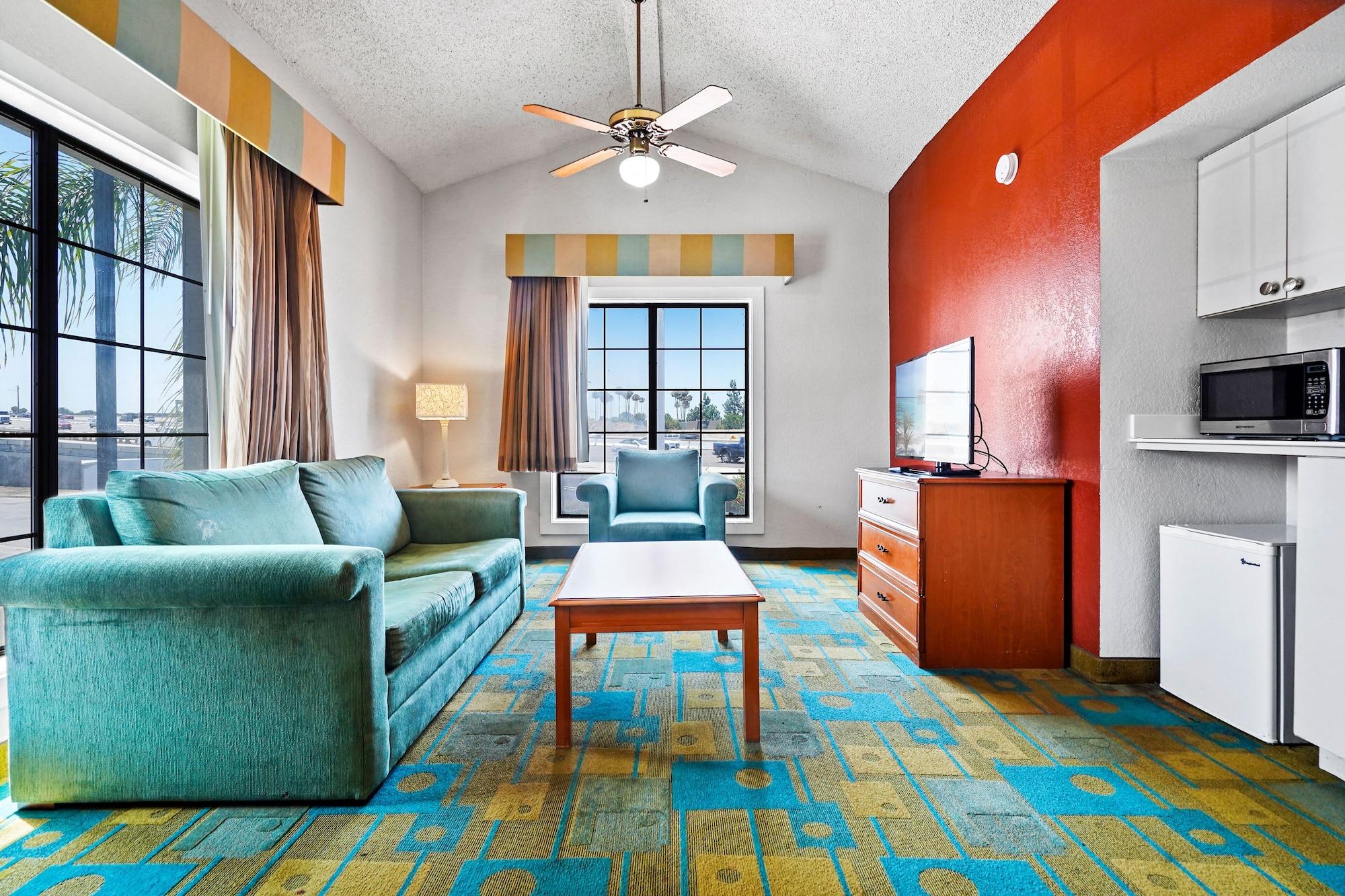 La Quinta Inn By Wyndham Costa Mesa Orange County Extérieur photo