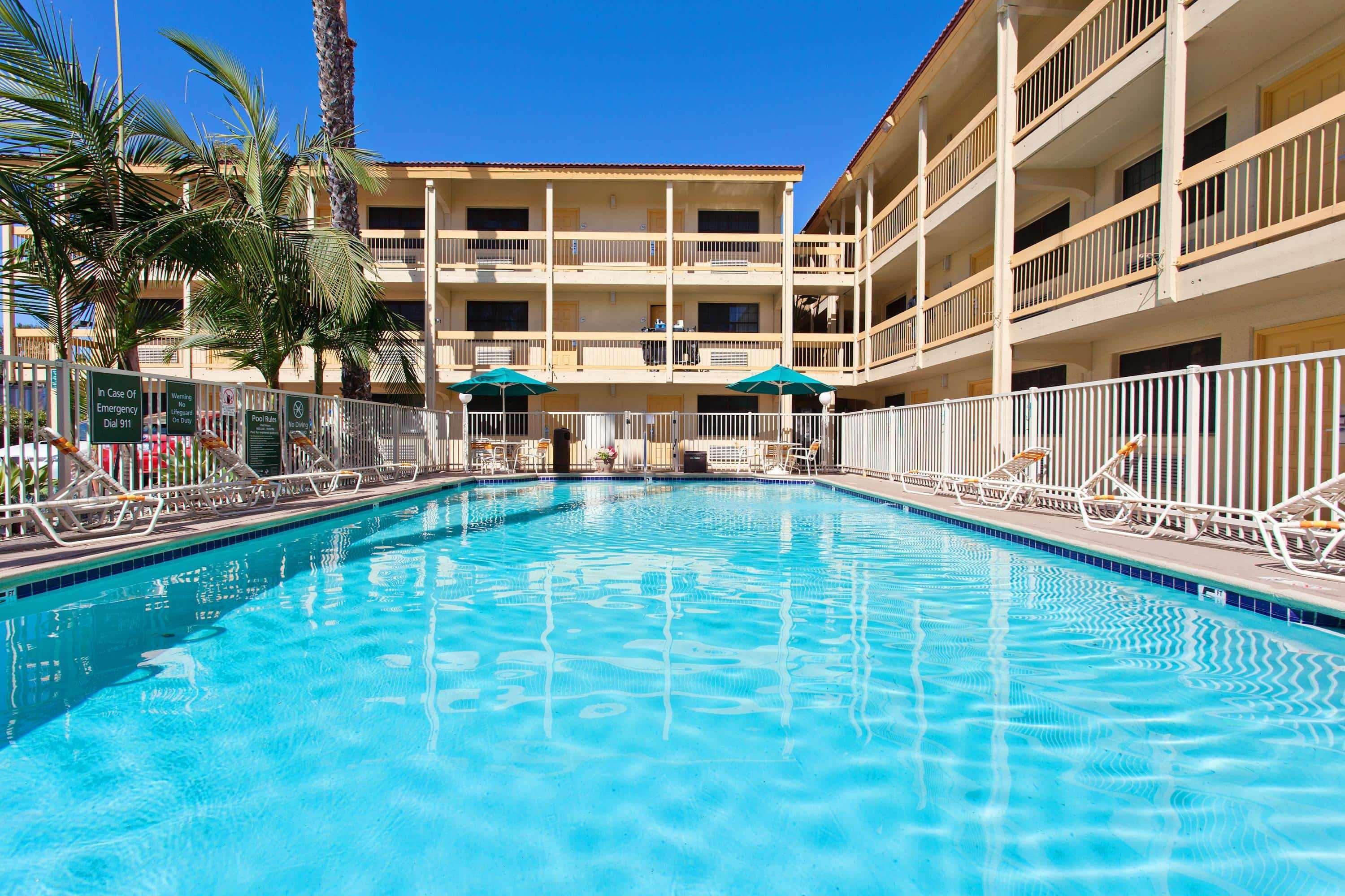 La Quinta Inn By Wyndham Costa Mesa Orange County Extérieur photo