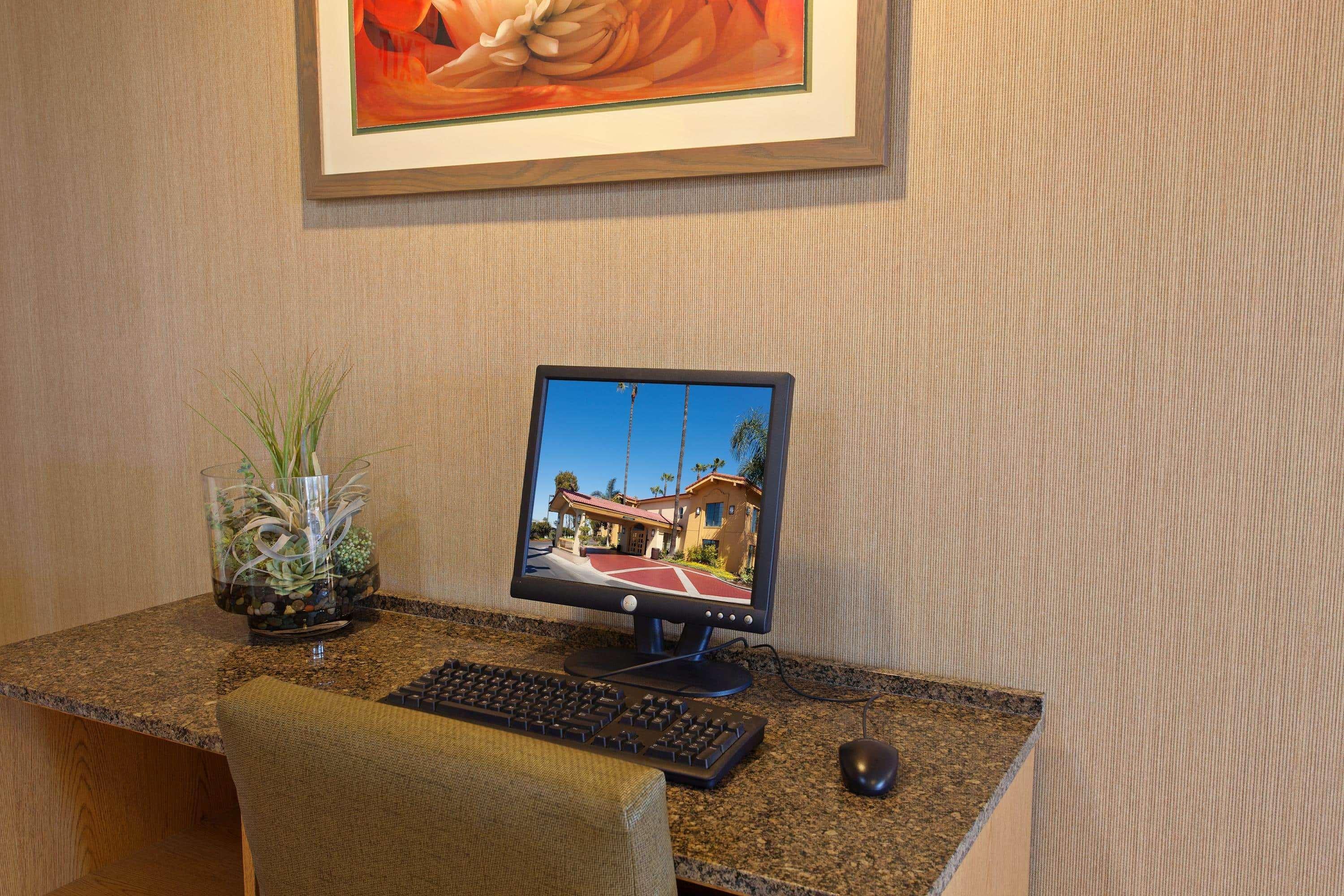 La Quinta Inn By Wyndham Costa Mesa Orange County Extérieur photo