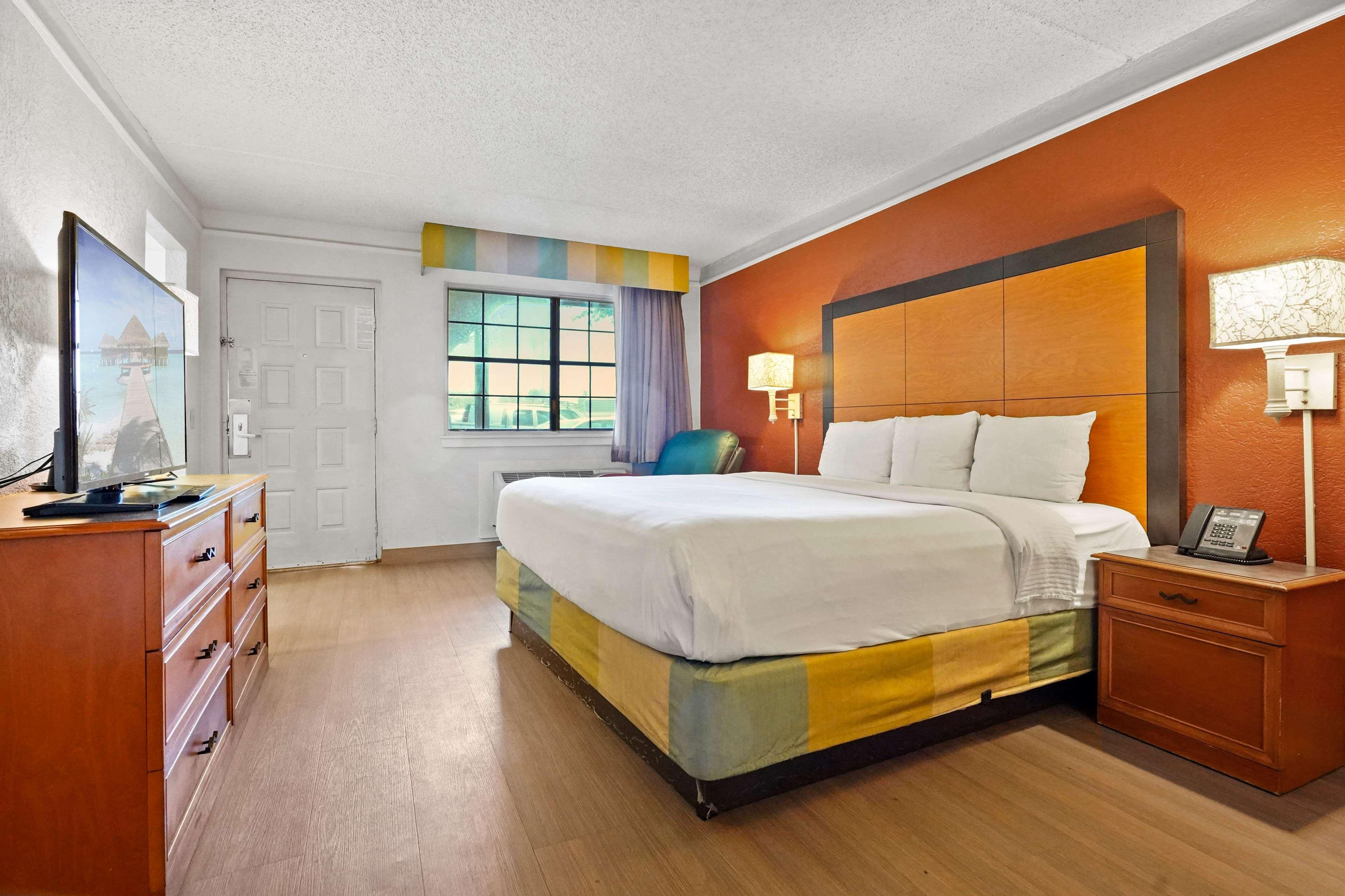 La Quinta Inn By Wyndham Costa Mesa Orange County Extérieur photo