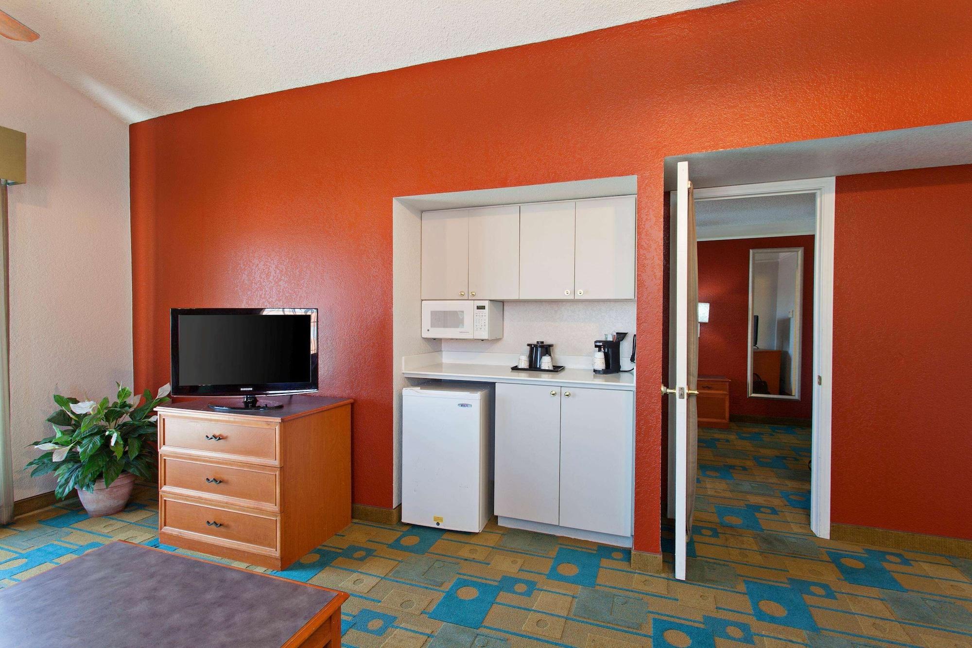 La Quinta Inn By Wyndham Costa Mesa Orange County Extérieur photo